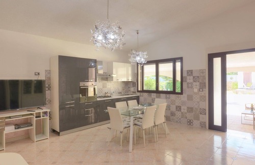 Floridia Villa | Private Villa with A/C, WIFI, private pool, TV, patio, pets allowed, panoramic view, parking