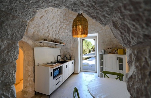 Alberobello Villa | Private Villa with A/C, WIFI, private pool, TV, pets allowed, parking, close to Alberobello