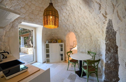 Alberobello Villa | Private Villa with A/C, WIFI, private pool, TV, pets allowed, parking, close to Alberobello