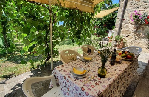 Petrognano Villa | Private Villa with hot tub, A/C, internet, TV, pets allowed, panoramic view, close to Lucca