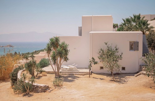 Maragas Villa | PRIVATE VILLA WITH OUTSTANDING VIEWS, CLOSE TO MIKRI VIGLA BEACH.