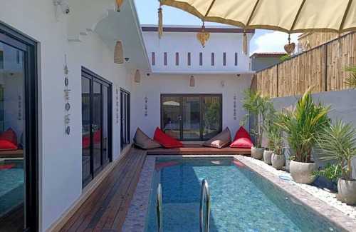 Berawa Villa | Private Villa with pool in great Canggu location, a short walk from the beach