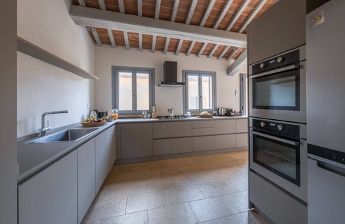 Buonconvento Villa | Private Villa with private pool, WIFI, A/C, TV, patio, panoramic view, parking, close to Montalcino