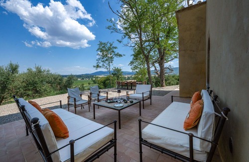 Buonconvento Villa | Private Villa with private pool, WIFI, A/C, TV, patio, panoramic view, parking, close to Montalcino
