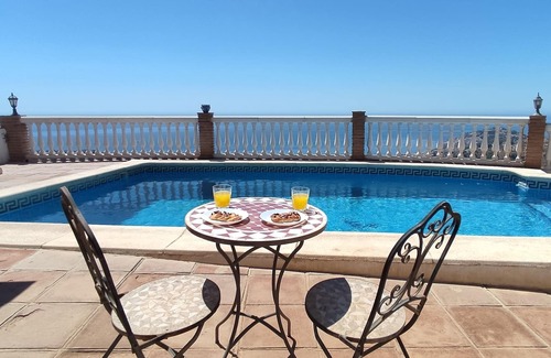 Almunecar Villa | Private Villa with Stunning Sea-views, Pool & Wi-Fi