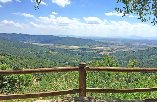 Cortona Villa | Private Villa with sauna, A/C, hot tub, pool, WIFI, TV, terrace, panoramic view, close to Cortona