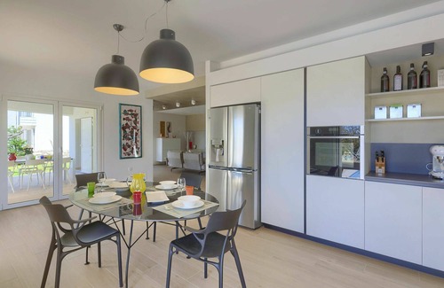 Diminici Villa | Private Villa with WIFI, A/C, private pool, hot tub, TV, terrace, pets allowed, panoramic view