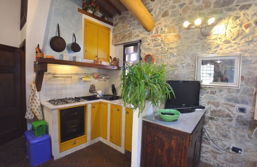 Gello Villa | Private Villa with WIFI, hot tub, private pool, A/C, TV, terrace, pets allowed, panoramic view
