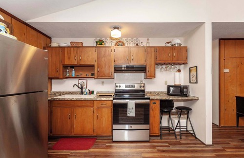 Luray Cabin | Private w Screened Porch, Deck & Pet-Friendly!