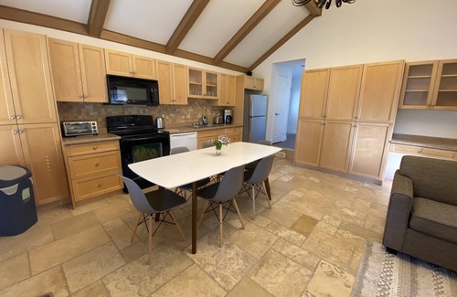 Wasaga Beach House | Private Wasaga Retreat Just 1.5min Walk To Beach!