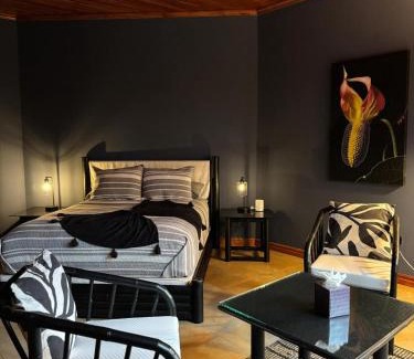 Ciudad Colon Villa | Private Wellness Home Sauna, Jacuzzi &Cold Plunge