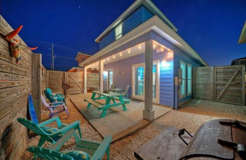 Cinnamon Shore House | Private Yard Shared Pool Near the Beach Bluetique Hotel by AvantStay