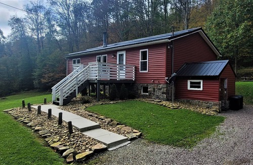 Jefferson Township Cottage | Private Year Round Getaway--Close to Ski Resorts, Fallingwater--with Hot Tub!