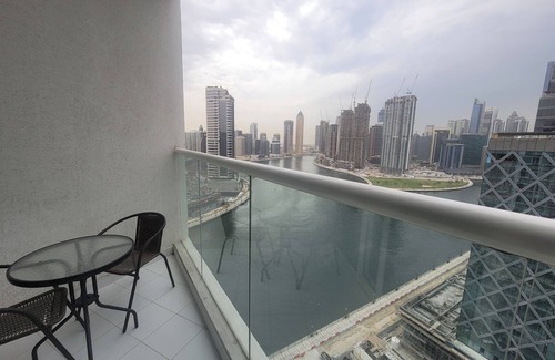 Downtown Dubai Apartment | Prive 1-bedroom apartment with WiFi, fitness room in fantastic Dubai