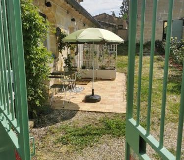 Sainte-Terre House | Proche Saint-Émilion, confortable gîte rénové avec terrasse - 2 personnes