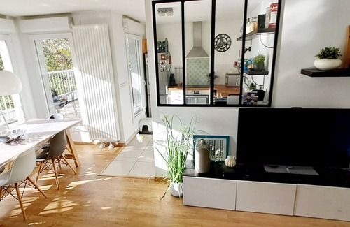 Gagny Apartment | Proche Sites des JO : Appartement Lumineux 3 Chambres, Terrasse, vue et Parking