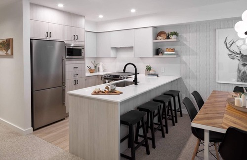 Blackcomb House | Professionally Renovated throughout during Fall 2022! Garage, walk to slopes. Exquisite