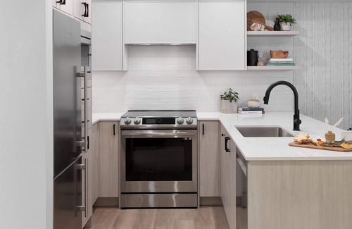 Blackcomb House | Professionally Renovated throughout during Fall 2022! Garage, walk to slopes. Exquisite