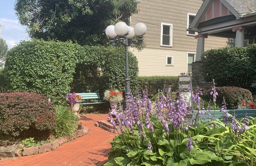 Lakewood House | Prominent Pampering Victorian 3400 sq ft Sleeps 4-10 -