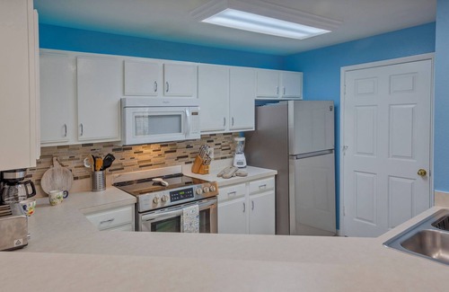 Clearwater Condo | PROMO PRICES!CLEARWATER BEACH 2beds,2baths,FREE WI-FI/Parking in gated comunity