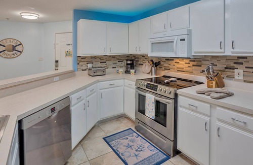 Clearwater Condo | PROMO PRICES!CLEARWATER BEACH 2beds,2baths,FREE WI-FI/Parking in gated comunity