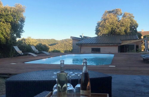 Lirac House | Promotion Dernière Minute! Maison en Bois Avec Piscine en Campagne