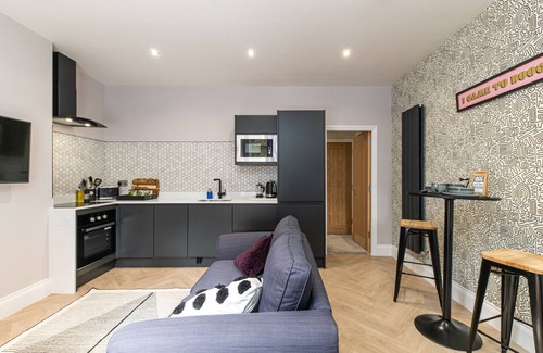 Newcastle-upon-Tyne Apartment | Properties Unique | Chelmsford Loft 8