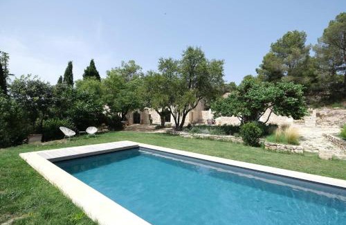 Les Baux-de-Provence Villa | property in les baux de provence, private pool, magnificent view, ideal for 10 people in the alpilles.