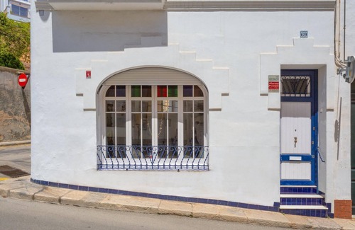 Sant Pol De Mar Villa | Property with classic style 200m beach and parking