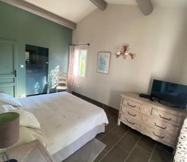 Cabrieres-d'Avignon House | Property with panoramic views