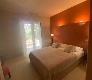 Cabrieres-d'Avignon House | Property with panoramic views