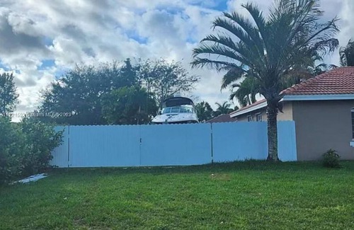 Homestead House | Propery is 20 min from florida keys huge space and parking for boat