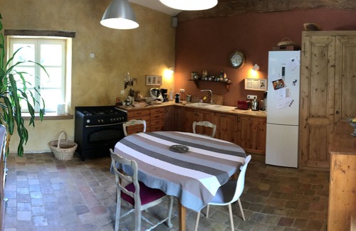 Morance House | Propriété de Charme en Pierres Dorées Avec Piscine & Parc de 0,5ha . 25' de Lyon