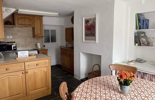 Portinscale Cottage | PROSPECT LODGE, pet friendly, with a garden in Portinscale