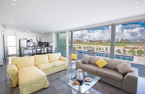 Pernera Cottage | Protaras Holiday Villa BP4 - a villa that sleeps 7 guests in 3 bedrooms