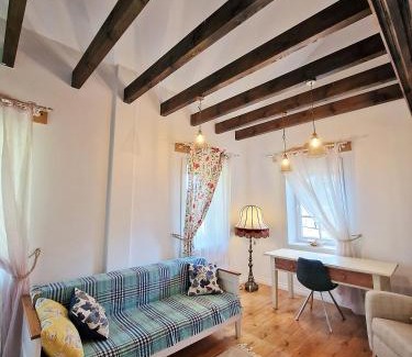 Gratiskes Villa | Provance style villa in regional park!