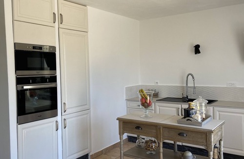 Cadenet House | Provençal villa with HEATED SWIMMING POOL near LOURMARIN and LUBERON vineyards