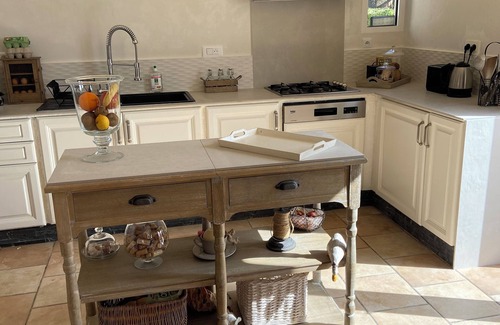 Cadenet House | Provençal villa with HEATED SWIMMING POOL near LOURMARIN and LUBERON vineyards
