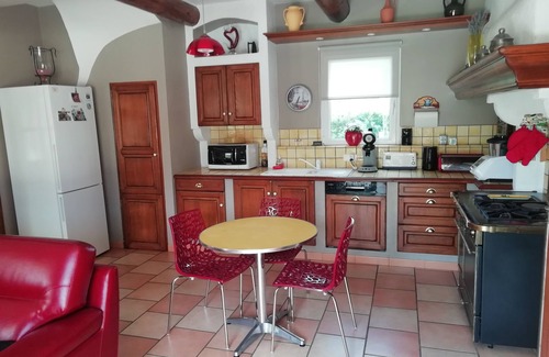 Cabannes Villa | Provencal villa with swimming pool, parking, for 6 to 8 people of 130 M².