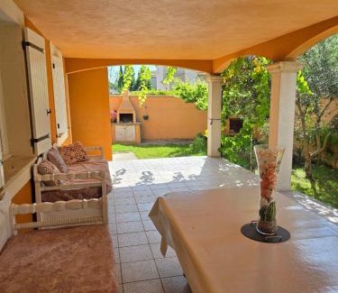 Monteux Villa | PROVENCE, MAISON SPACIEUSE et CONFORTABLE CLOSE TO SPIROU , WAVE ISLAND