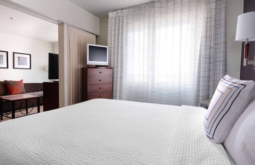 North Dallas Apartment | Proximity at its Best! Close to NorthPark Center! Pet-friendly, Parking, Pool!