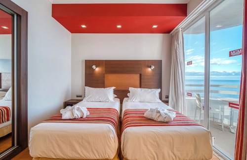 Sao Martinho Hotel | Proximity At Its Best! Swimming Pool, Parking, Sea View, and Kitchenette