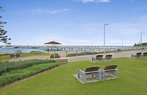 Redcliffe Hotel | Proximity Waterfront Apartments