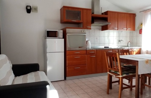 Rovinj Apartment | Prusic 2, small and cosy apartment in a quiet part of Rovinj (3 persons)