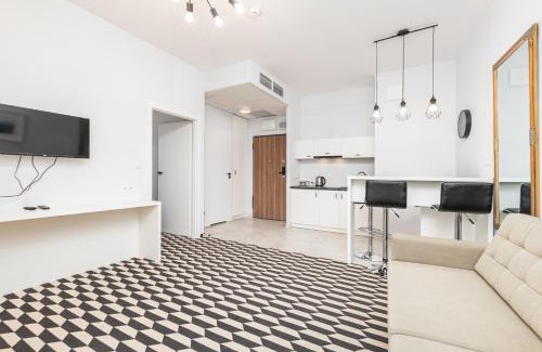 Wola Apartment | Prymasa Tysiąclecia 83A C - D by Homeprime