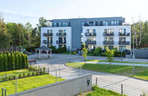 Jastrzebia Gora Apartment | Przestronny Apartament z Balkonem i Parkingiem Blisko Morza by Noclegi Renters