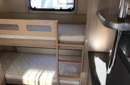 Pierwoszyno Other | Przyczepa kempingowa VIP Hobby 650 KMFe z klimatyzacją i łazienką, Hel