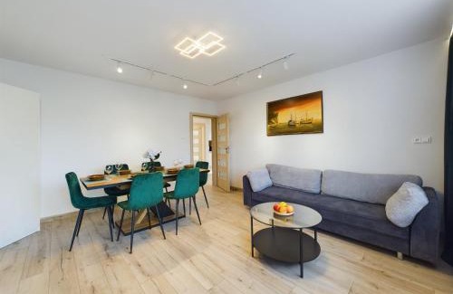 Wzgorze Swietego Maksymiliana Apartment | Przytulny Apartament z Parkingiem Blisko Morza w Gdyni by Noclegi Renters
