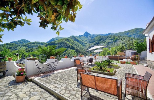 Pucara Villa | Pucara Villa Sleeps 2 with Pool and Air Con