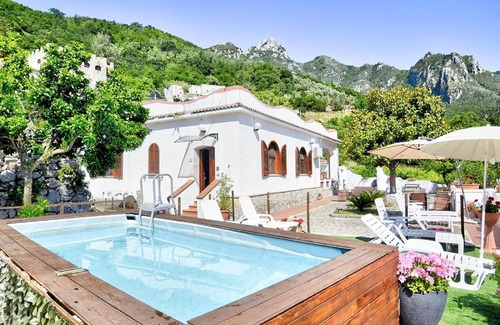 Pucara Villa | Pucara Villa Sleeps 3 with Pool and Air Con